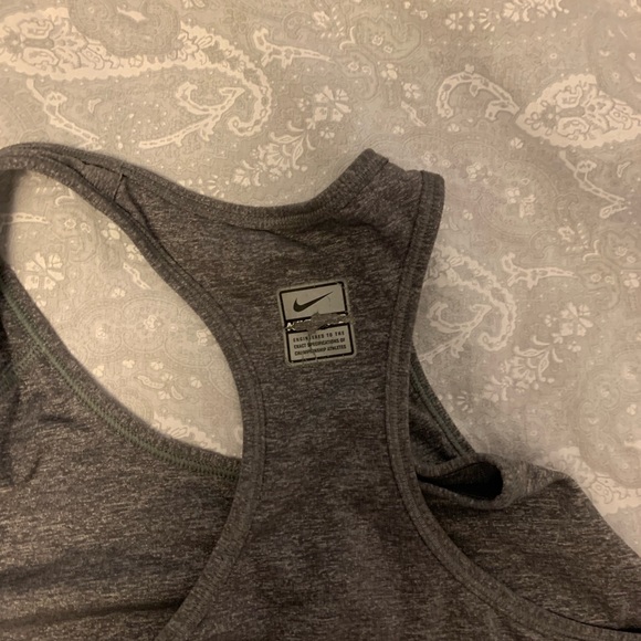 3 Nike sports bras - Picture 6 of 6